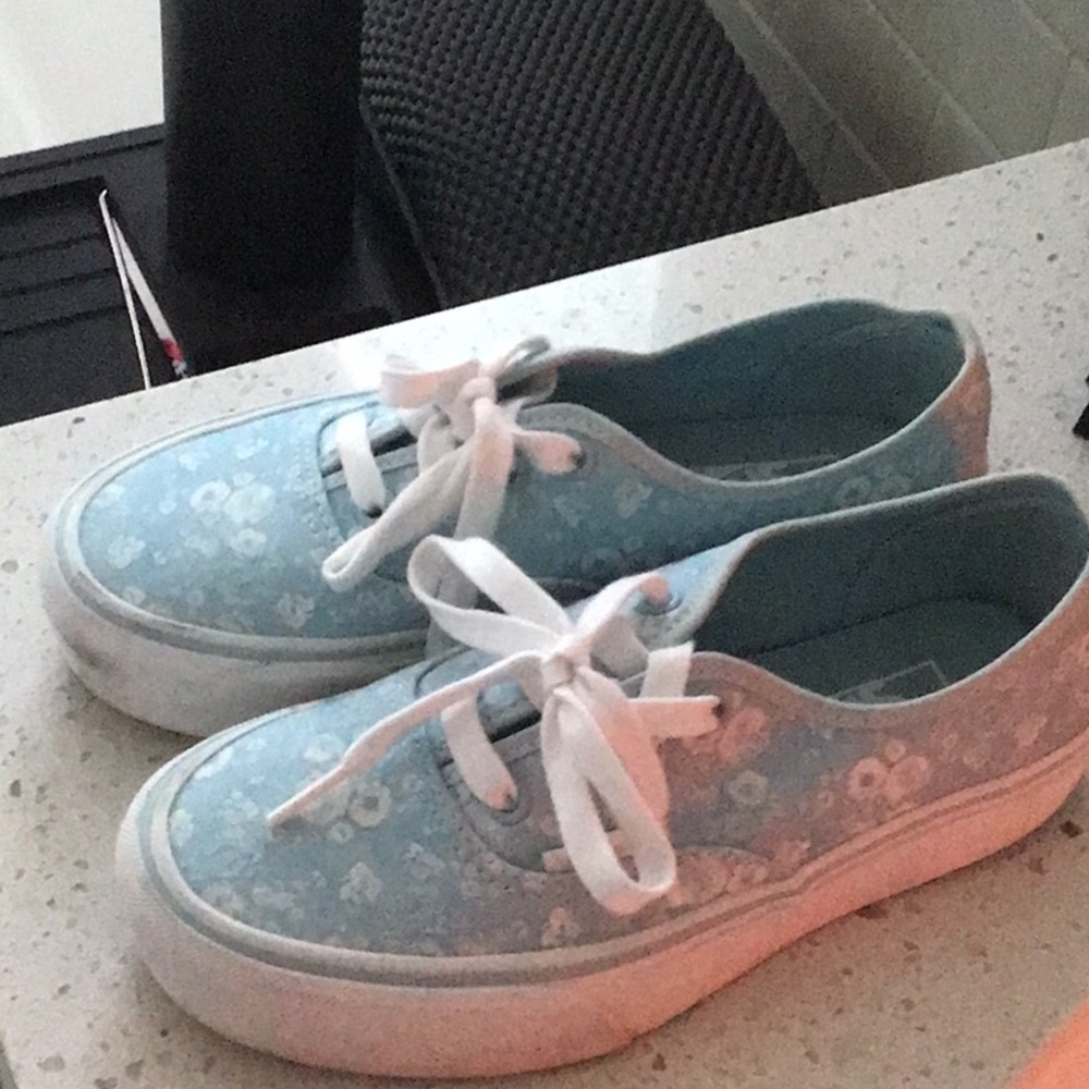 Women’s vans size 6